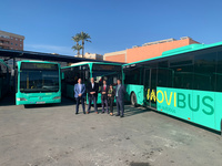 El consejero de Fomento e Infraestructuras, José Ramón Díez de Revenga, acompañado por la directora de Movilidad y Litoral, Marina Munuera, y los responsables de las concesiones regionales de transporte tras la presentación del balance de Movibus