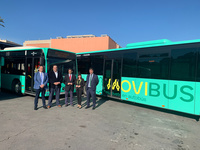 El consejero de Fomento e Infraestructuras, José Ramón Díez de Revenga, acompañado por la directora de Movilidad y Litoral, Marina Munuera, y los responsables de las concesiones regionales de transporte tras la presentación del balance de Movibus (2)