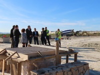 El secretario general de la Consejería de Medio Ambiente y el alcalde de Abanilla, durante su visita a las obras del mirador que la Comunidad.
