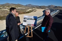 El director general de Agua, Jose Sandoval, y la alcaldesa de Fortuna, Cati Herrero, durante la visita a los caminos reparados en el término muni...