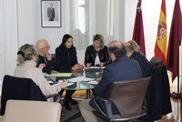 La consejera de Empresa, Economía Social y Autónomos, Valle Miguélez, en la reunión con la alcaldesa de Cartagena, Noelia Arroyo, y representantes...