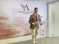 El consejero de Fomento e Infraestructuras, José Ramón Díez de Revenga, durante la rueda de prensa posterior a su comparencia en la Asamblea regi...