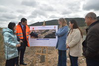 El consejero de Fomento e Infraestructuras, José Ramón Díez de Revenga, junto con la alcaldesa de Yecla, María Remedios Lajara, y la directora de...