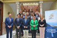 El consejero de Fomento e Infraestructuras, José Ramón Díez de Revenga, junto a la alcaldesa de Cartagena, Noelia Arroyo, acompañados por los representantes...