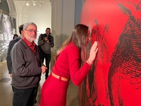 Imagen de la visita al montaje de la exposición 'Nemotipos' de Joan Fontcuberta en la Sala Verónicas