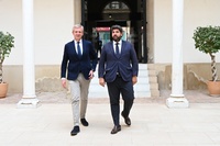 Fernando López Miras recibe al presidente de la Xunta de Galicia, Alfonso Rueda