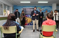 López Miras visita a alumnos de El Algar que cursan la asignatura optativa sobre la Constitución Española