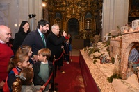 El presidente de la Comunidad inaugura el belén monumental del Palacio de San Esteban