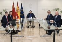 El presidente del Gobierno regional, Fernando López Miras, durante la reunión que mantuvo hoy con el director general de la consultora digital Inetum,...