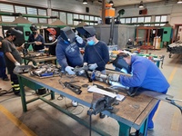 Alumnos del SEF, durante la realizaci&oacute;n de uno de los cursos de soldadora industrial