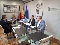 Reuni&oacute;n de las consejeras de Empresas y Agricultura con los representantes de Proexport y Apoexpa