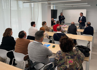 Reunión del director general de Impulso al Comercio, Rafael Gómez, con representantes del Ayuntamiento de San Javier.