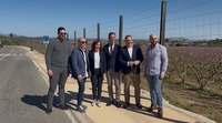 El consejero de Presidencia, Portavocía, Acción Exterior y Emergencias, Marcos Ortuño, junto con la alcaldesa de Bullas, María Dolores Muñoz, el ...