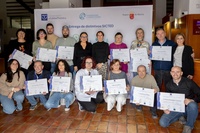 La directora general de Competitividad y Calidad Turísticas, Eva Reverte, con la alcaldesa de Bullas y empresas que recibieron la acreditación SI...