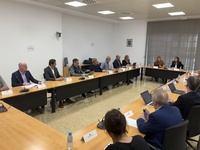 Las consejeras Sara Rubira y Marisa López Aragón durante la reunión con representantes del sector agroalimentario afectados por los aranceles de ...