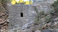 El barranco de Enmedio en sierra Espuña construido con piedra seca.