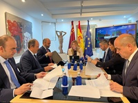 Reunión de los miembros del Comité Aranceles presidida por la consejera de Empresa, Empleo y Economía Social, Marisa López Aragón.
