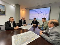 El consejero de Fomento e Infraestructuras, Jorge García Montoro, durante la reunión mantenida con el alcalde de Santomera, Víctor Martínez, para...