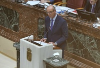 El consejero de Educación y Formación Profesional, Víctor Marín, durante su intervención en la Asamblea Regional