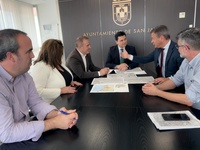 Reunión del consejero de Presidencia, Marcos Ortuño, con el alcalde de San Javier, José Miguel Luengo, el director general de Administración Local,...