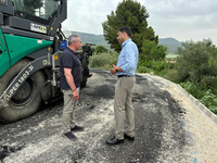 El director general del Agua, José Sandoval, y el alcalde del Moratalla, Juan Soria, en la visita a las actuaciones de renovación del camino rura...