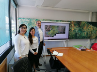 El director general de Ordenación del Territorio y Arquitectura, Javier Rollán, junto a las dos investigadoras de la Benemérita Universidad Autónoma...