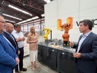 La consejera de Empresa, Empleo y Economía Social, Marisa López Aragón, visita la empresa Inemur (I).