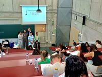 El consejero de Educación y Formación Profesional, Víctor Marín, visita una de las sedes donde se celebran hoy las oposiciones a Secundaria (2)