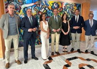 El consejero de Presidencia, Portavocía, Acción Exterior y Emergencias, Marcos Ortuño, acompañado por miembros de su equipo antes de comparecer ante...