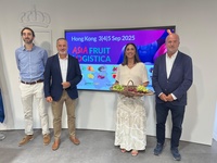 Imagen de la consejera Sara Rubira junto a representantes de Apoexpa y Proexport que participan en la pr&oacute;xima edici&oacute;n de Asia Fruit Log&iacute;stica&nbsp;