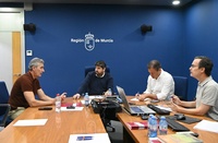Reunión desde primera hora del presidente de la Comunidad con el Comité de Coordinación para analizar la evolución del temporal 'Alice' en la Región de Murcia, especialmente en las zonas con aviso rojo. Los dispositivos de Emergencias están coordinados y preparados para actuar.