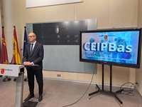 El consejero de Educación y Formación Profesional, Víctor Marín, presenta el procedimiento para que los colegios públicos de Infantil y Primaria ...