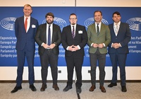 Fernando L&oacute;pez Miras se re&uacute;ne con Toni K. Laine, presidente del Consejo Regional de H&auml;me, y con diversos representantes de esta regi&oacute;n finlandesa colaboradora del programa Caetra de la Comunidad