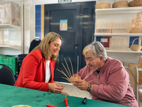 La consejera de Política Social, Familias e Igualdad, Conchita Ruiz, en la visita realizada a los talleres que ofrece la Fundación Jesús Abandona...