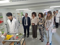 La secretaria general de la Consejería de Educación y Formación Profesional, Carmen María Zamora, visitó el IES José Planes (Murcia) e inauguró el...