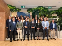 El consejero de Fomento e Infraestructuras, Jorge García Montoro, acompañado del presidente de FRECOM, José Hernández, parte del equipo directivo...