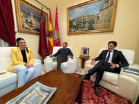 El consejero de Fomento e Infraestructuras, Jorge García Montoro, durante una reunión con el alcalde de Lorca, Fulgencio Gil.