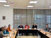 La consejera Sara Rubira junto al consejero valenciano Miguel Barrachina, y el presidente del Scrats, Lucas Jiménez, durante la reunión mantenida...