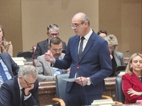 El consejero de Educación y Formación Profesional, Víctor Marín, durante su intervención en la Asamblea Regional