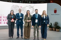 La consejera Carmen Conesa, con los participantes en el acto de presentaci&oacute;n del nuevo producto tur&iacute;stico que a&uacute;na cultura y gastronom&iacute;a.
