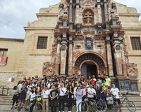 El consejero de Educaci&oacute;n y Formaci&oacute;n Profesional, V&iacute;ctor Mar&iacute;n, acompa&ntilde;&oacute; hoy al alumnado del IES Jos&eacute; Planes en la etapa final de su Ruta Jubilar...