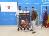 El director general del Instituto de Turismo, Juan Francisco Mart&iacute;nez (i), con el alcalde de Aledo y el representante de la asociaci&oacute;n organizado...