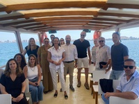 La consejera Carmen Conesa realiz&oacute; un recorrido en barco tras la presentaci&oacute;n del motor de reservas y cat&aacute;logo de experiencias de Turismo Azul.&nbsp;