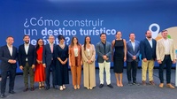 La consejera Carmen Conesa, con la alcaldesa de Murcia, autoridades y dirigentes de Alianza por el Turismo, en la inauguraci&oacute;n de la jornada.