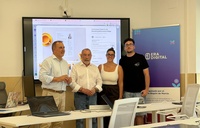 El director general de Administraci&oacute;n Local, Francisco Abril, y el alcalde de Ricote, Rafael Guillam&oacute;n, visitaron hoy el aula de formaci&oacute;n en competencias...