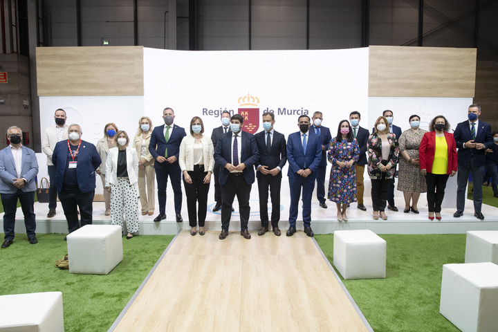 Fernando López Miras presenta en Feria Internacional de Turismo la nueva campaña de promoción de la Región de Murcia para este verano/1