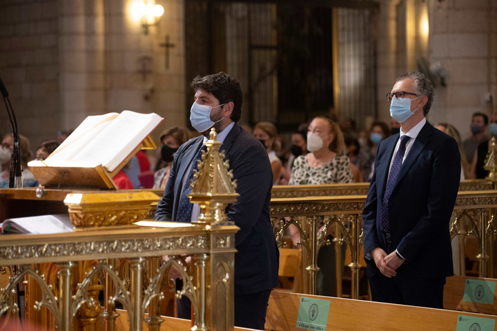 López Miras asiste a la misa en honor a la Virgen de la Fuensanta (2)