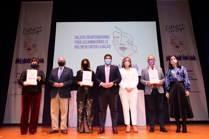 López Miras preside en Cartagena la entrega de los premios de la Comunidad con motivo del Día Internacional para la Eliminación de la Violencia contra...