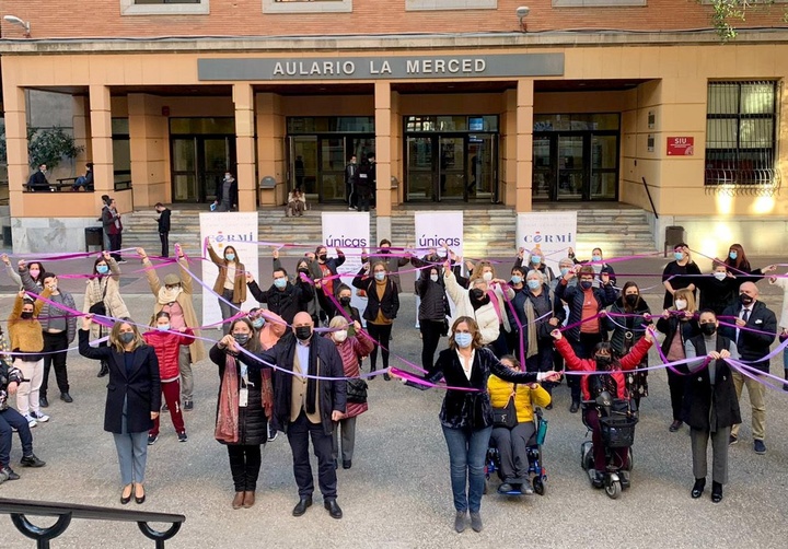 Las mujeres con discapacidad tejen la red violeta, muestra de que son parte de ese tejido que no deja a ninguna mujer atrás y que está ahí para que ninguna se sienta sola.