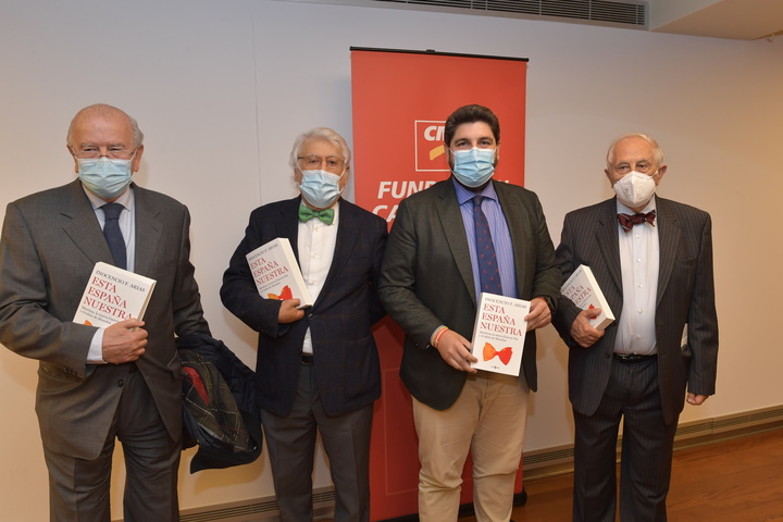 López Miras destaca la importancia de que "personas de la talla de Inocencio Arias se atrevan a llamar las cosas por su nombre"